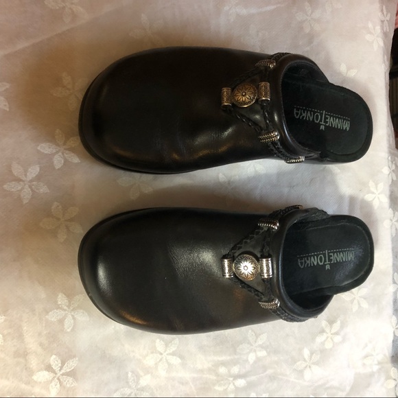 minnetonka clogs
